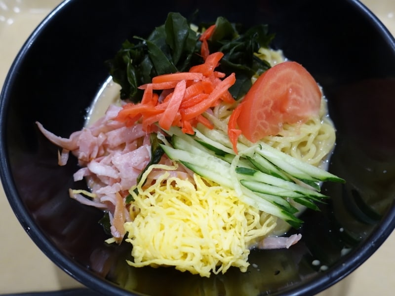 独特の硬めの麺ですね、こういうの好きです。