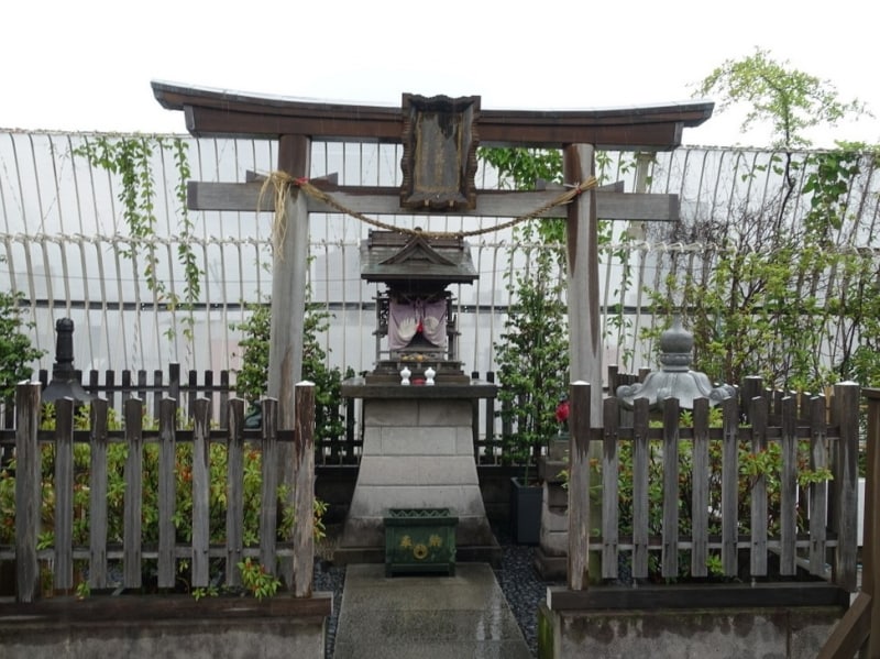 小田急百貨店、13階の庭園にある