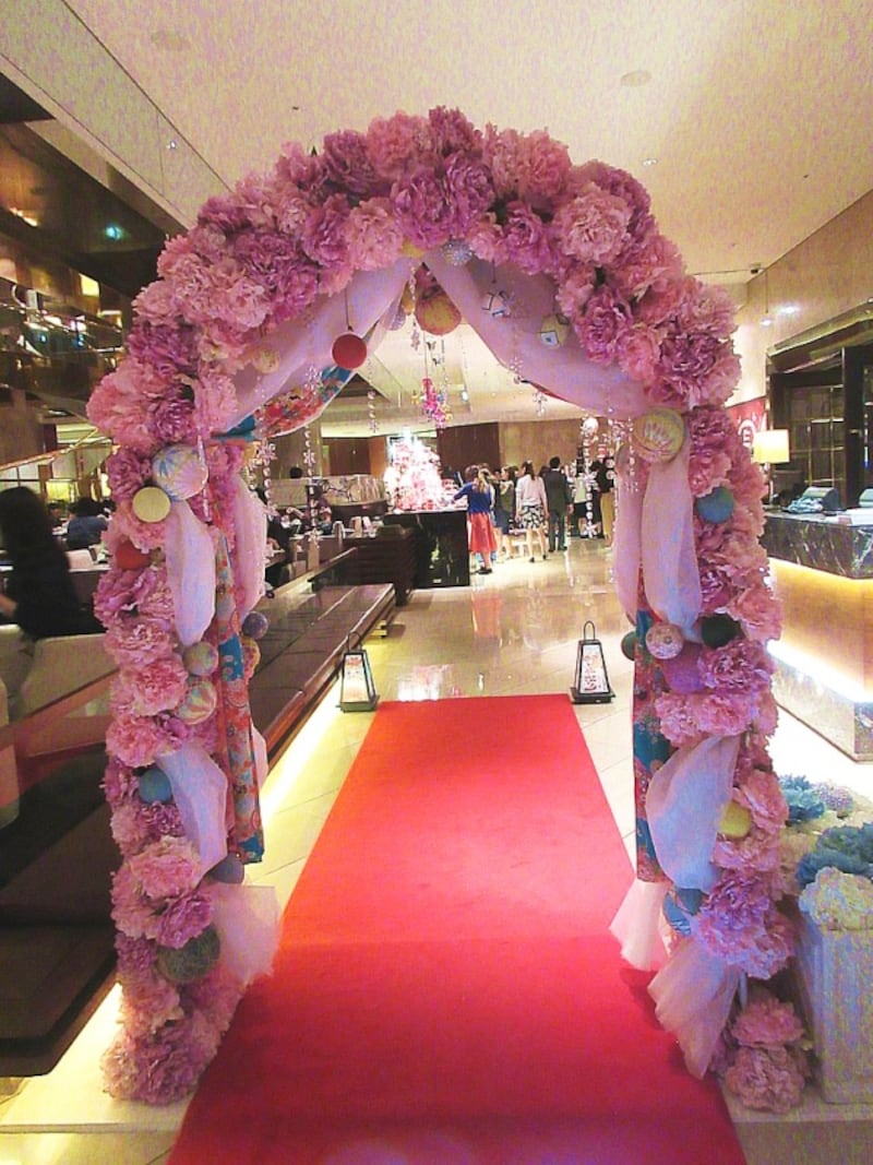 マーブルラウンジ アーチ型のエントランス