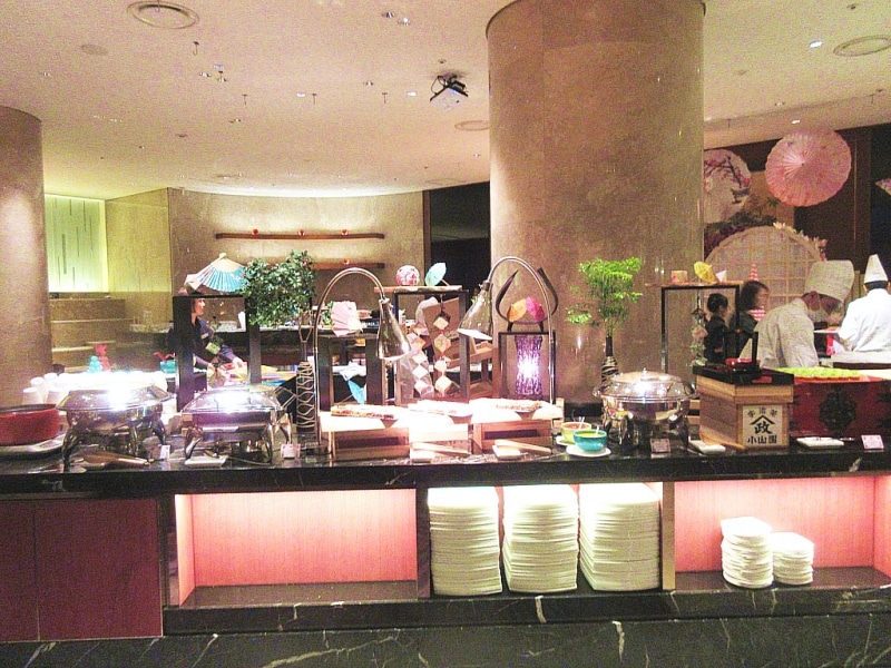 マーブルラウンジ アイランド型のブッフェ台