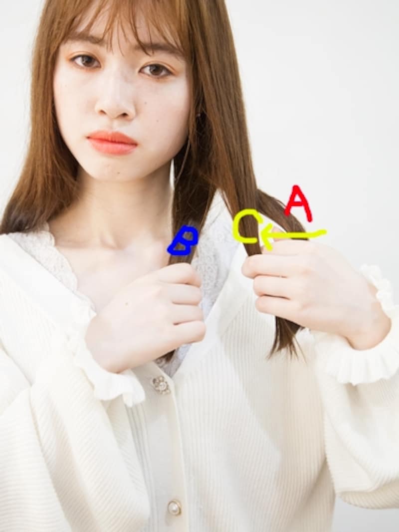 外側から内側に移して三つ編みをする