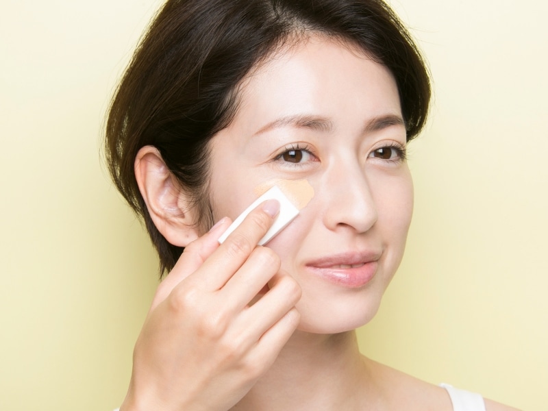 ファンデーションの色は首と差が出ない色を選ぶ