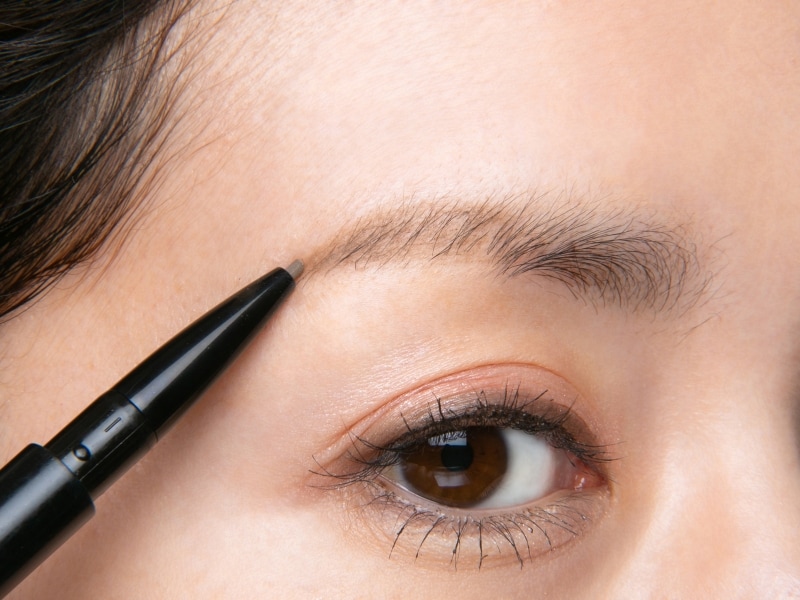 アイメイクとバランスを取るためにも、アイメイク後にアイブロウメイクをするのがおすすめ