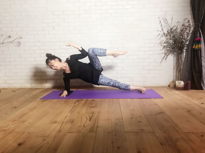 体のラインは常に一直線のままで！