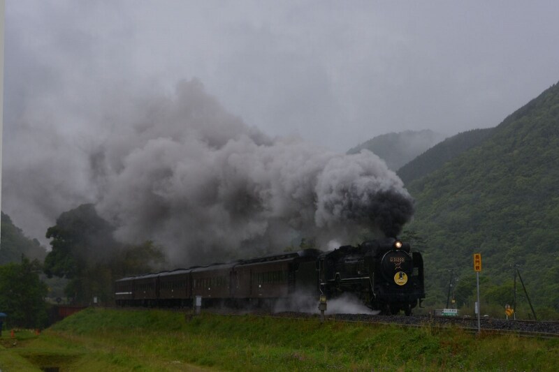 長門峡駅を発車直後