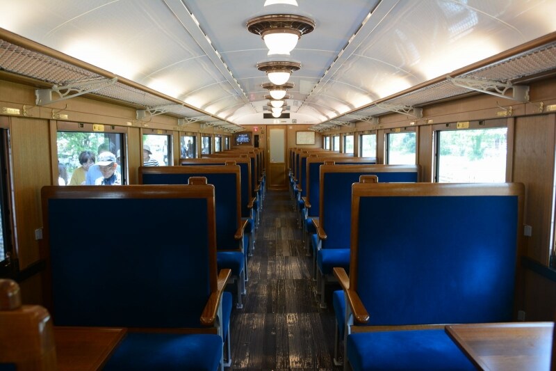 2~4号車の車内