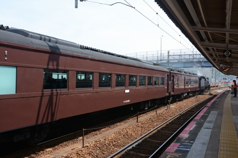 新型の35系客車