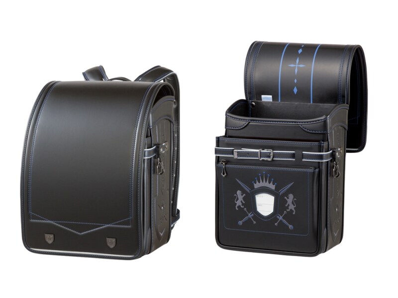 男の子用は、剣や紋章のデザインをポケットやサイドに施し、勇敢なナイトをイメージ