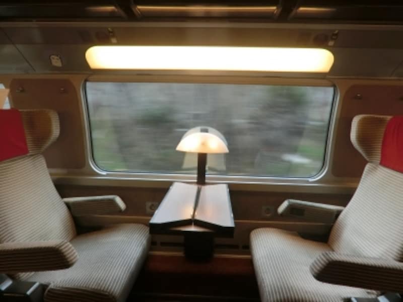 TGVの１等座席。ＴＧＶは全席指定制のため、ユーレイルパス所持者でも座席予約が必要。