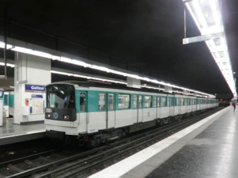 悪名高いパリの地下鉄。世界で一番スリの多い場所