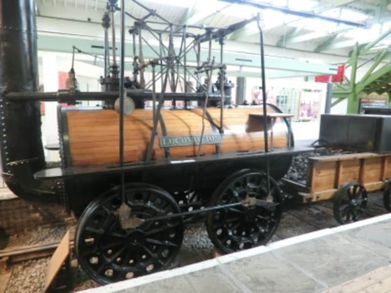 スチーブンソンが製造したロコモーション1号。1825年9月27日、初の商用鉄道としてストックトン～ダーリントン間を走破した。その後百数十年での世界の鉄道の発達は驚異的なほどに目ざましい