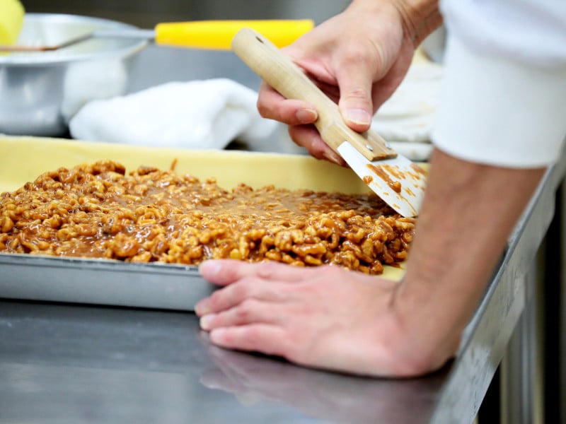 職人さんが手作りする様子