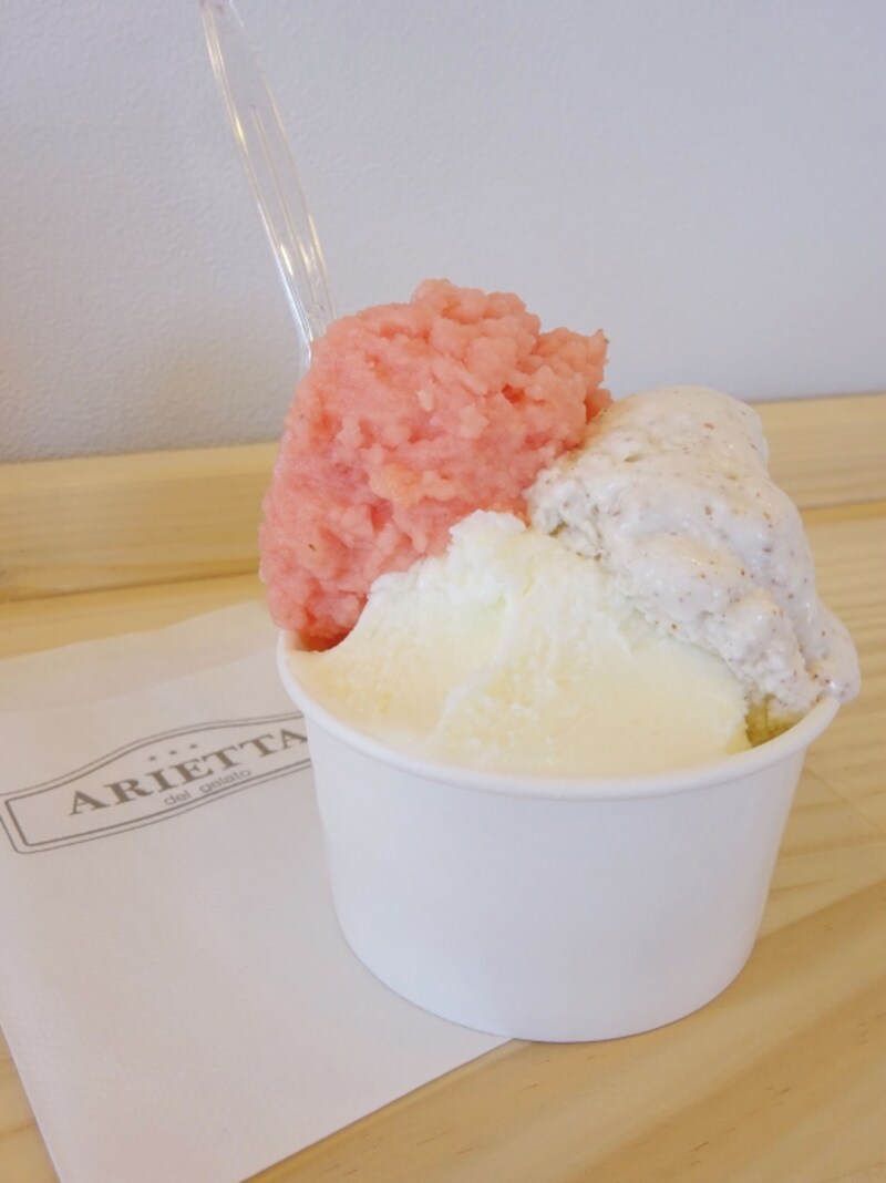 スイカ、シチリア産アーモンド、イタリア産オリーブオイルのジェラート盛り合わせ