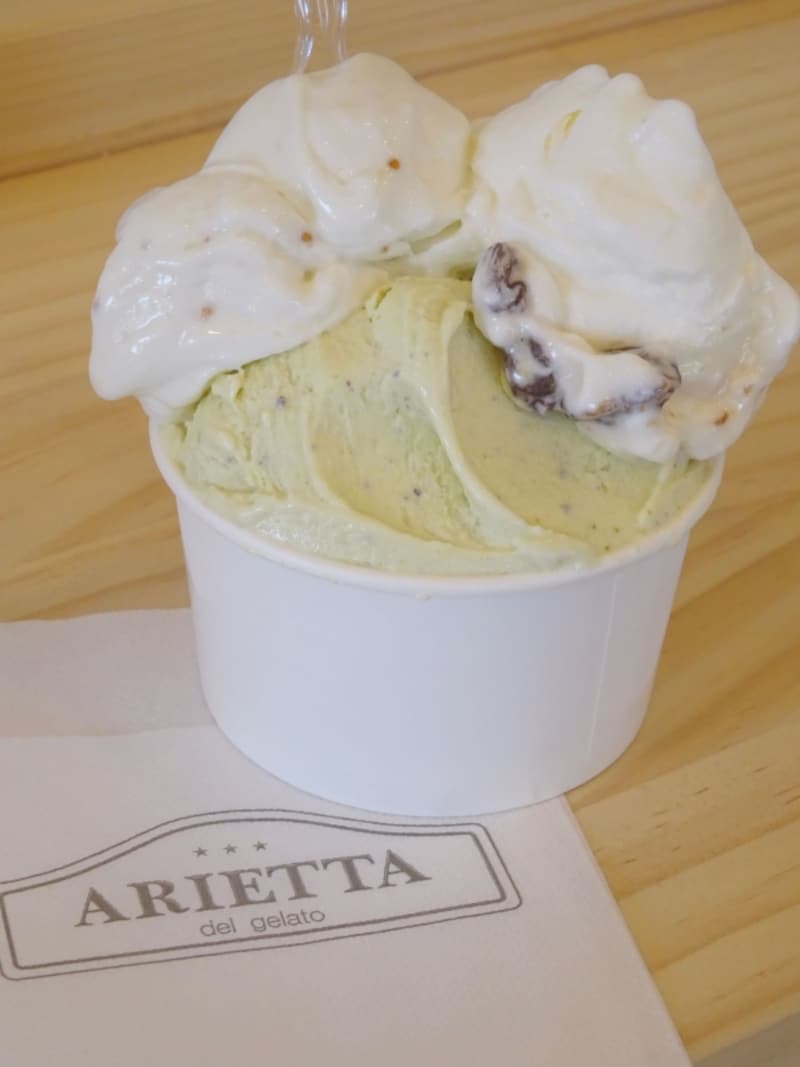 「マラガ」「ピスタッキオ」「ピカンテドルチェ」盛り合わせ。(通常メニュー+プレミアムメニュー2種の3種盛りで税込650円)