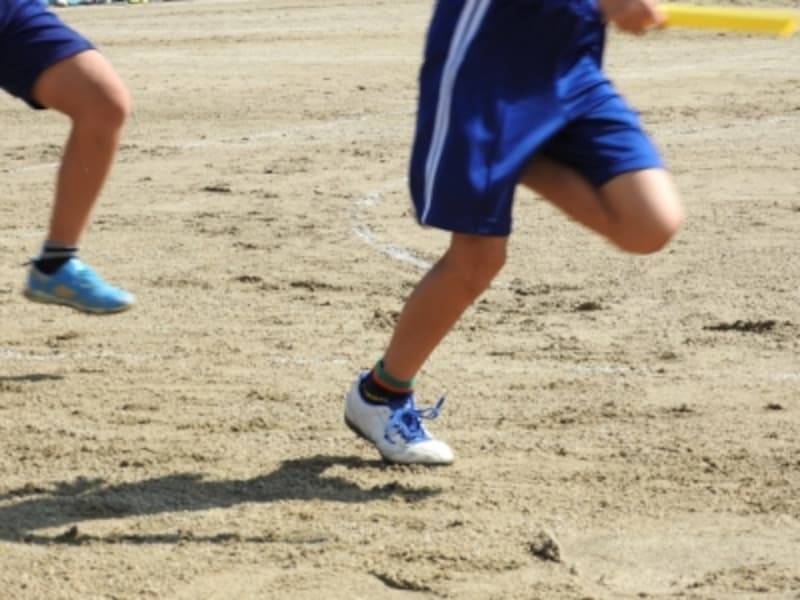 かけっこする子ども
