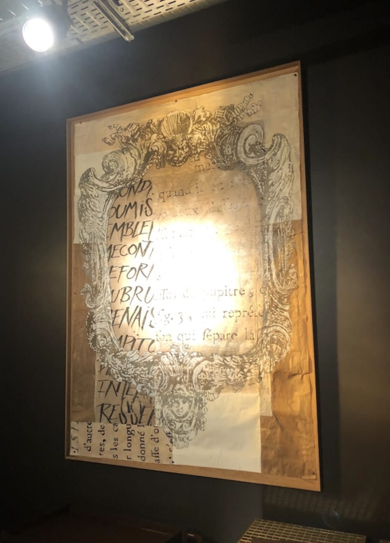 店内に掲げられたアート