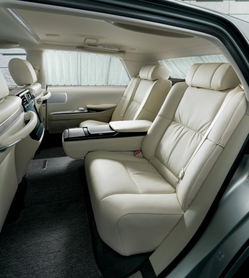 新型センチュリーのリアシート