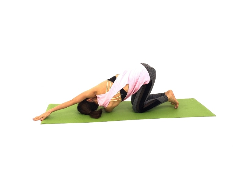 辛い肩コリ・背中のコリを解消する僧帽筋ストレッチ3undefined反対側も同様に動作しましょう。背骨から肩甲骨が離れるのをイメージするのも◎