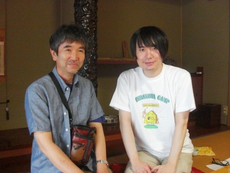 天彦名人(右)とガイド(2018年7月・熊本県玉名市)