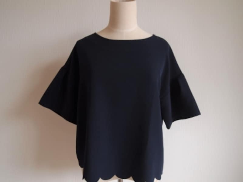 身幅や肩回りのゆったりしたトップスは「ボリュームがある」と心得て