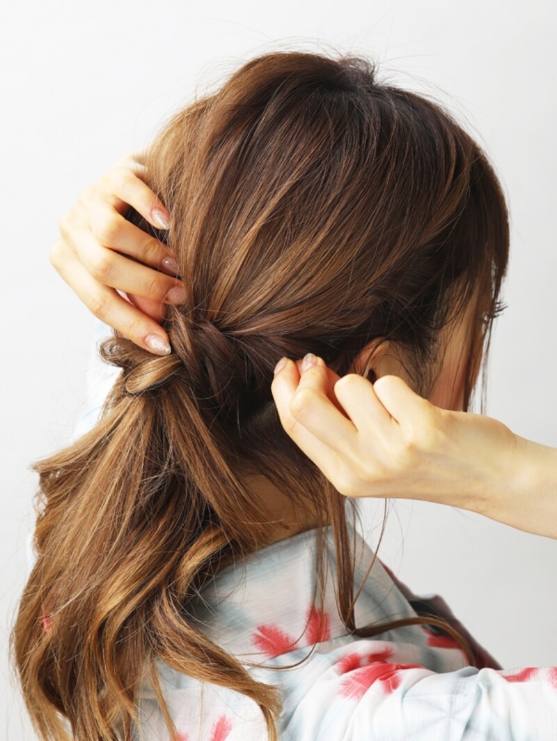 編んだ髪をふっくらさせる