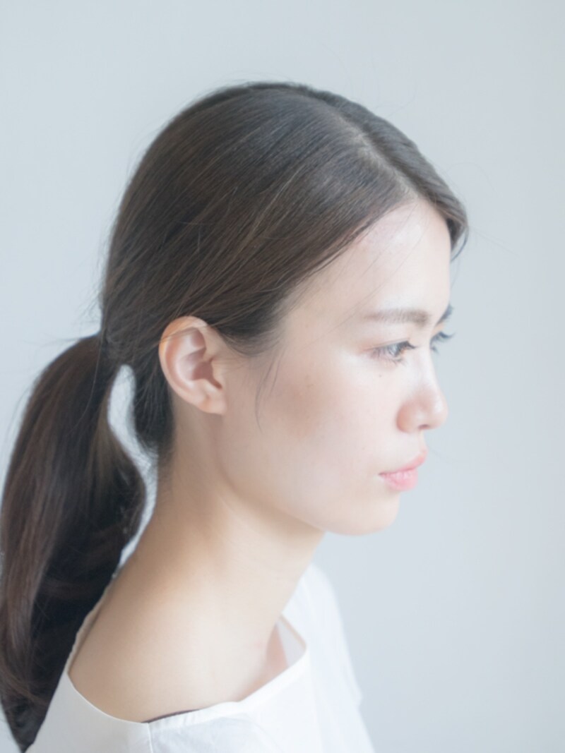 シンプルなひとつ結びに