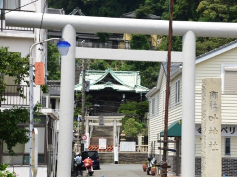 江戸時代に建て替えられた西叶神社の社殿には、名匠、後藤義光の手による見事な彫刻があり、見どころになっています