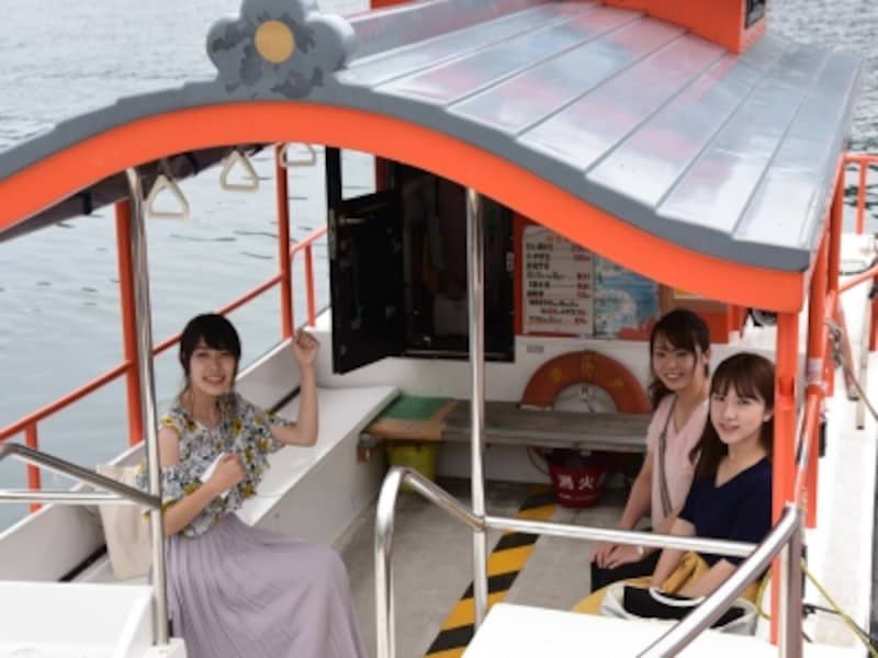 乗船料は大人一人200円、自転車は50円。料金は船の中で支払います。毎日朝7時～夕方6時の間就航(12時～1時は昼休み)