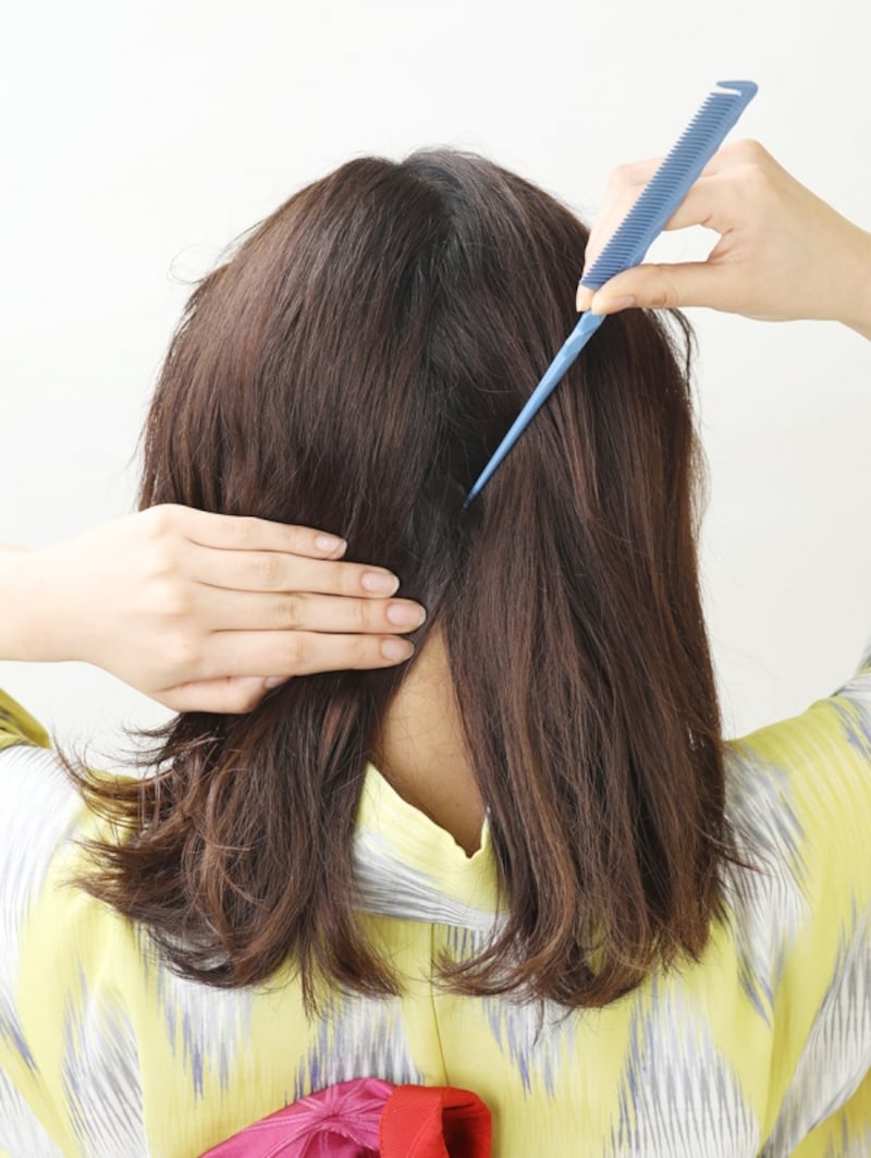 後頭部の髪をジグザグにとる