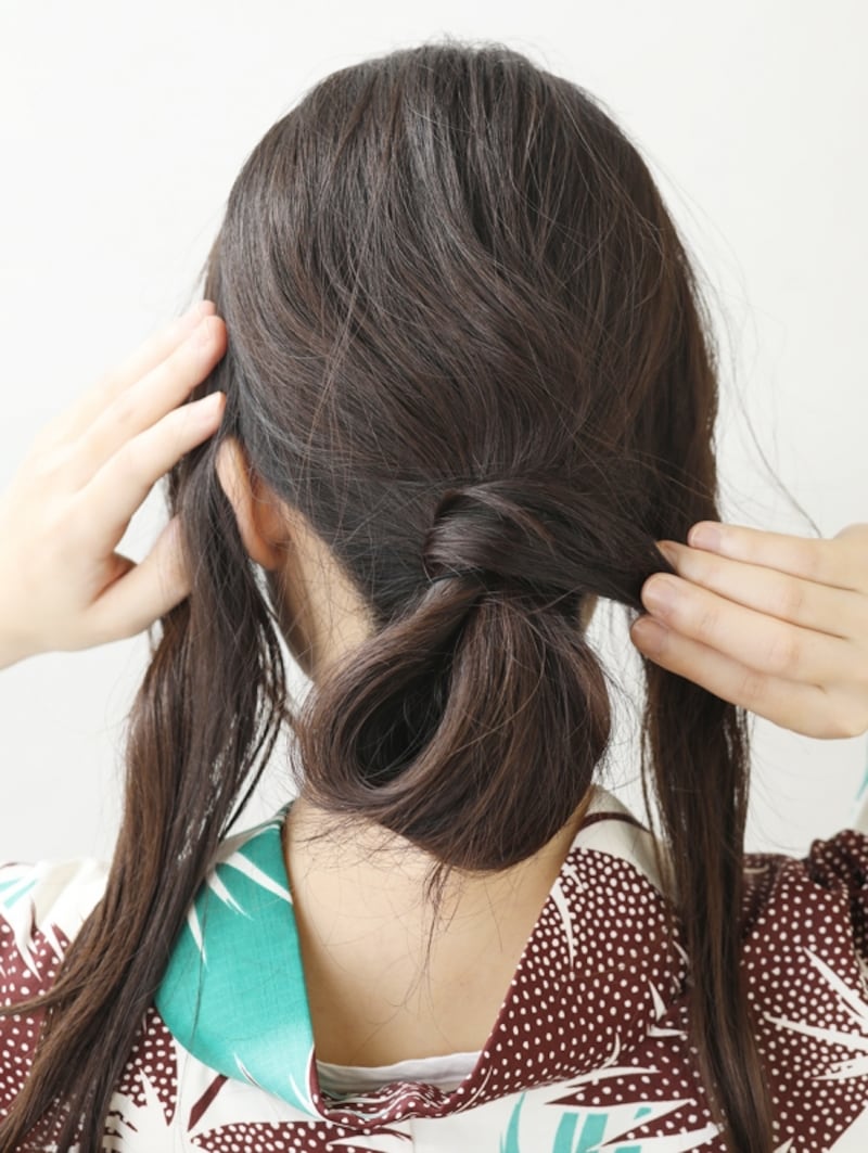 毛先を結び目に巻きつける