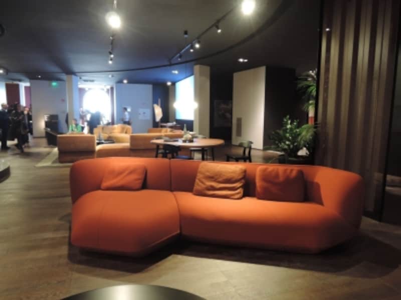 2018年のミラノサローネ期間中の本国ショールームの様子