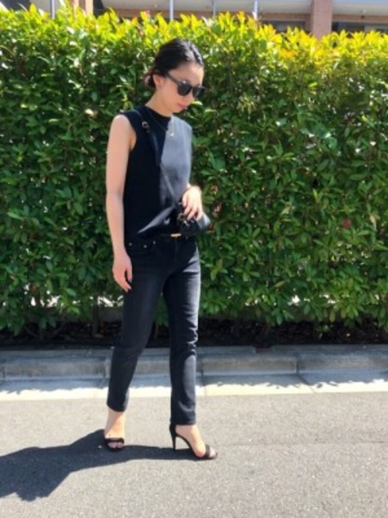 ノースリーブでミニマムにまとめて 出典:WEAR
