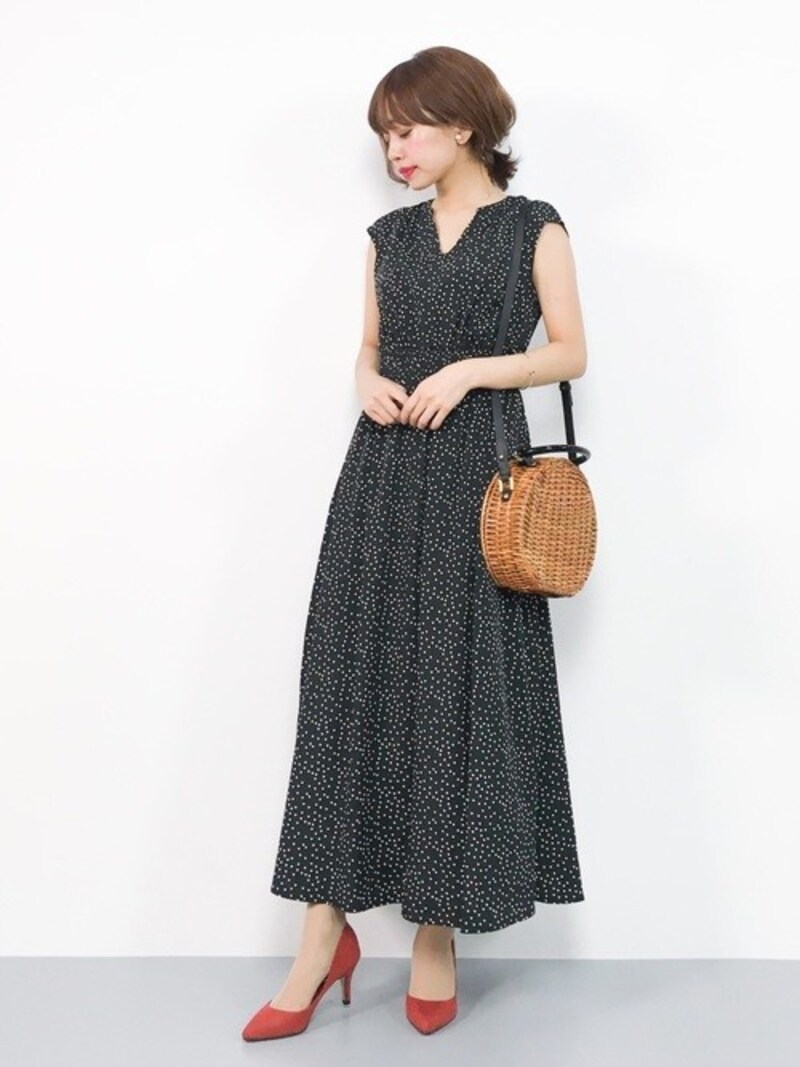 大人の差し色コーデ