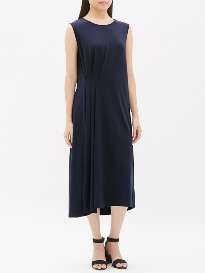 フロントタックワンピース(ノースリーブ) 2490円(税抜)