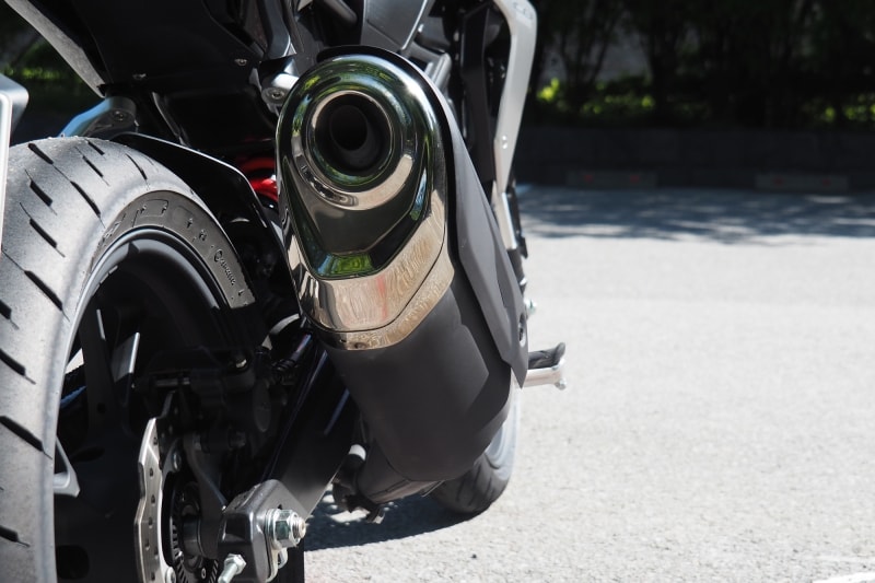 CB250Rはマフラーなどの構造の工夫によって低中速重視のセッティングになっている