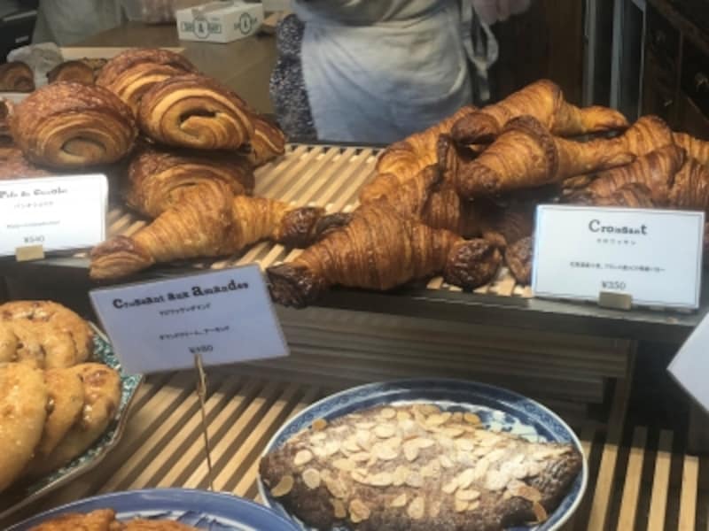 香り高いクロワッサンやパンオショコラ