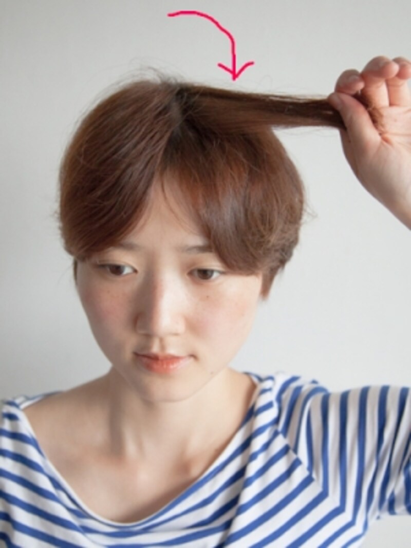 前髪や根元の白髪を隠すには ショートカットのスタイリング術 ヘアセット ブロー All About 前髪や根元の白髪を隠すには ショートカットのスタイリング術 ヘアセット ブロー All About