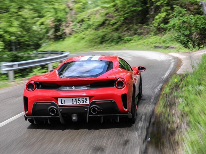 フェラーリ 488ピスタ