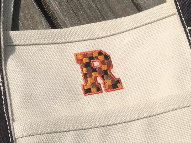 イニシャル刺繍は書体、モチーフのバリエーションが豊富