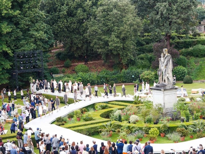 ピッティウオモ94にて2019年春夏コレクションを発表