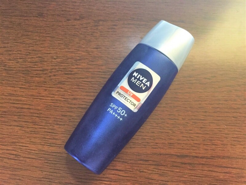 スリムなパッケージは携帯に便利。数時間おきに塗り直してしっかり肌を守ろう