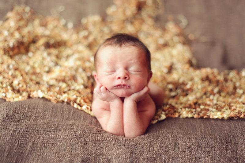 欧米発祥のニューボーンフォト、日本でも徐々に広まっている