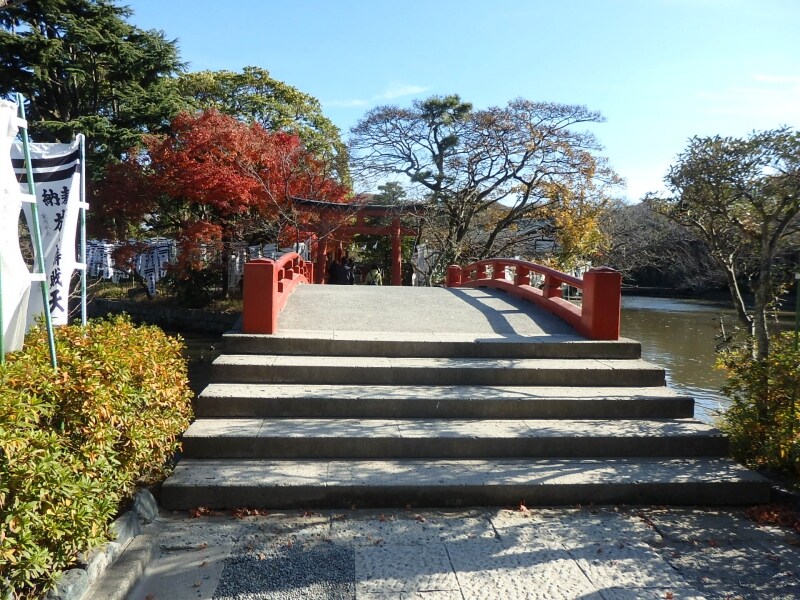 旗上弁財天社へ向かう橋