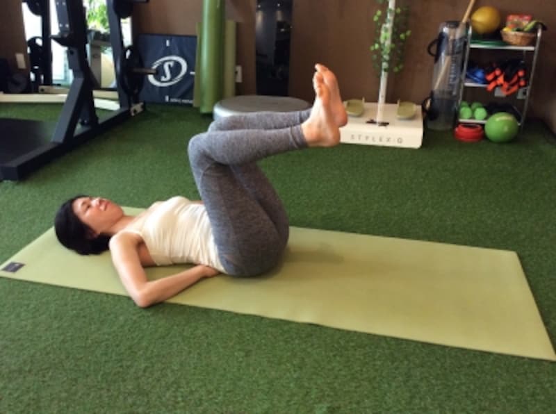 3. 蹴り出した脚をもとに戻し、同じ脚で再度蹴り出します。