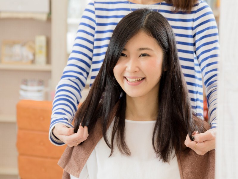 髪の分け目も体のゆがみの原因に!?