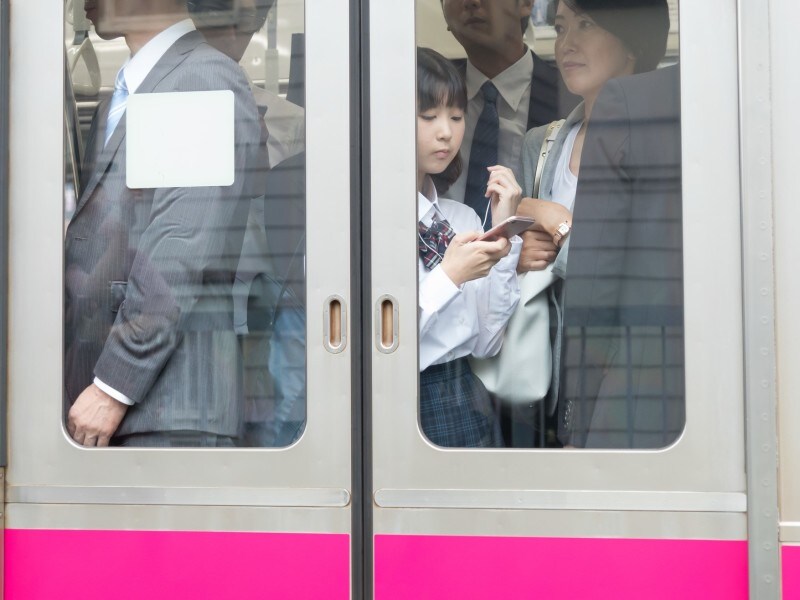 満員電車の中で、ドアの横スペースを死守するのはNG!