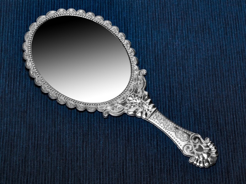 鏡が割れたら不吉？