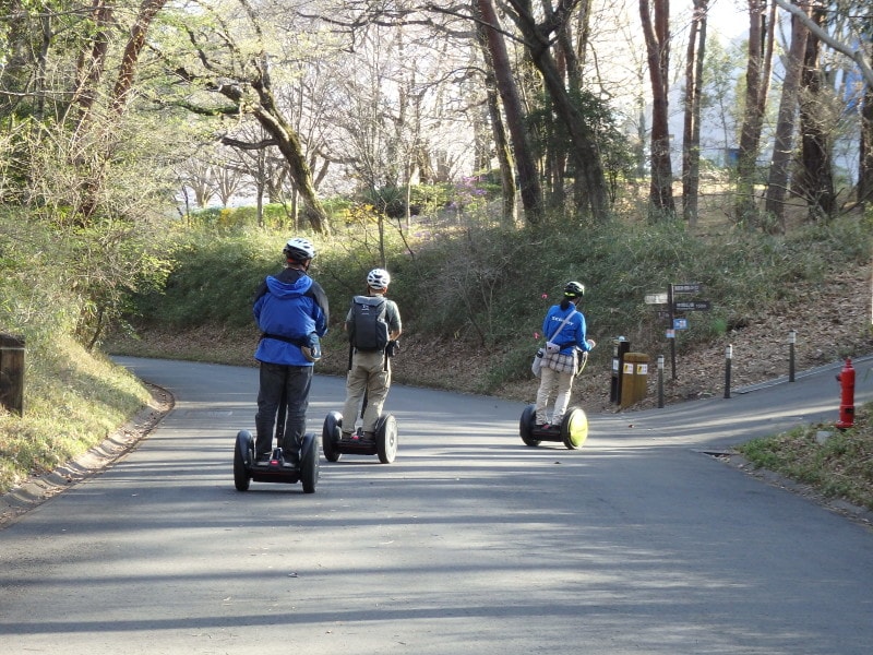 電動立ち乗り二輪車セグウェイで園内ツアー