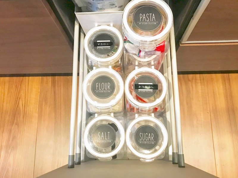 開封後のよく使う食品はフレッシュロックに詰め替えて収納