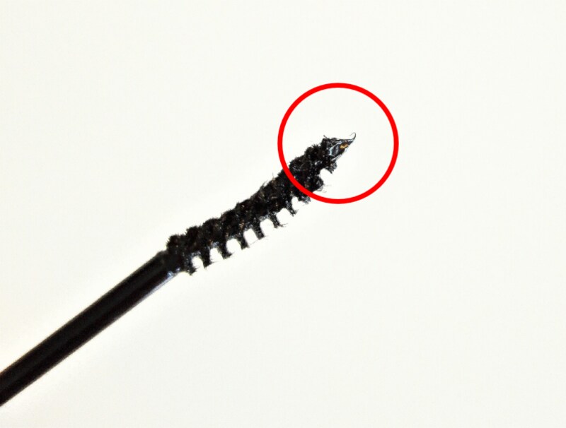 マスカラブラシの先端に角がたっていればOK!